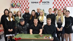 «Парты героев» открыли в Гастелло и Леонидово в честь погибших на СВО бойцов