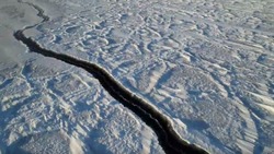 Сахалинских рыбаков предупредили об опасности выхода на лед в заливе Мордвинова