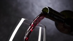Ученые назвали алкогольные напитки, защищающие от коронавируса