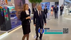Владимир Путин посетил новогодний павильон Сахалина на выставке-форуме «Россия»