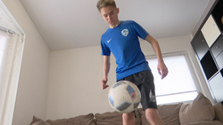 Сахалинские футболисты дадут приз за лучшее жонглирование мячом