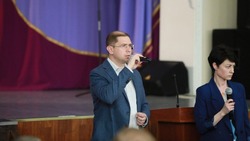 Врачи, дворы и дороги: Алексей Белик выслушал жалобы жителей Томаринского района