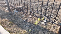 Территорию возле детской поликлиники в Южно-Сахалинске расчистят от мусора