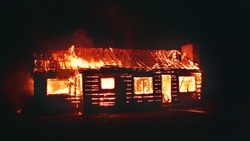 Очевидцы: частная ферма с животными загорелась на Сахалине
