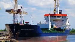 Более 3 тысяч тонн дизтоплива доставили на Курилы танкером «Александр Невский»