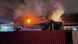 Человека эвакуировали из горящего дома в Южно-Сахалинске