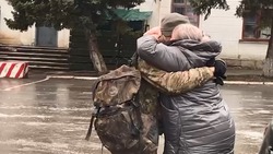 Матери военнослужащих с Сахалина обняли своих сыновей в зоне СВО