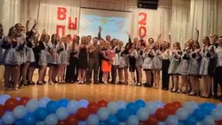 Выпускники донецкого Шахтерска получили поздравления от сенатора Совфеда РФ