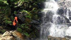 Активные малыши Сахалина покорили водопад Айхор