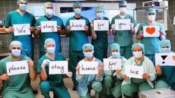 «Останься дома ради меня»: врачи по всему миру запустили новый челлендж