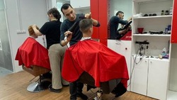 Бесплатные стрижки воспитанникам детского дома сделали в парикмахерской на Сахалине