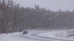 Участок дороги на севере Сахалина закрыли из-за метели