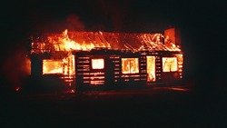 «Каждый нормальный мужик бы так поступил»: сахалинец спас из горящего дома шесть человек