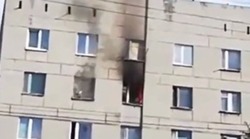Прокуратура начала проверку пожара в Холмске, где ребенок и женщина прыгнули из окна