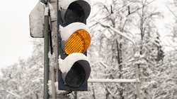Водителей Южно-Сахалинска предупредили о неработающих светофорах на двух перекрестках