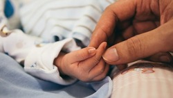 «Первый человек, который берет ребенка на руки»: 5 мая — Международный день акушерки