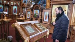 Священник с Сахалина прочел молитву в храме на Донбассе