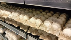 Запрет оптовых продаж яиц в рознице ввела птицефабрика на Сахалине