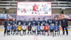 Игроки «Кристалла» провели мастер-класс для юных хоккеистов в Южно-Сахалинске