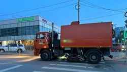 Больше 120 работников вышли на уборку мусора с дорог Южно-Сахалинска 3 апреля
