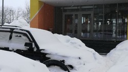 SKR-SOS: снежные сугробы не пускают жителей Южно-Сахалинска в магазины