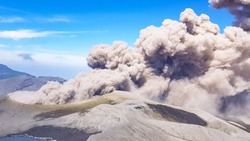 «Порадовал»: курильчане показали всему миру красоту вулкана Эбеко