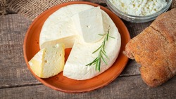 Редкий и простой рецепт домашнего сыра: всего 4 ингредиента и готово