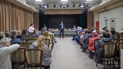 Вице-мэр Дмитрий Хайбриев провел встречу с жителями Дальнего и Елочек
