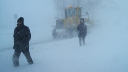 Дороги в пригород Южно-Сахалинска заметены снегом. Режим ЧС не снимают