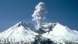 Пепловый выброс зафиксировали на вулкане Эбеко в Северо-Курильске 