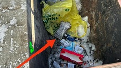 Жители Поронайска нашли блокадный хлеб в мусорной урне после тематической акции