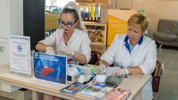 Акция по борьбе с гепатитом прошла в торговом центре Южно-Сахалинска
