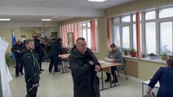 Сильная метель не помешала голосованию на выборах президента РФ в Северо-Курильске 