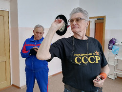 Пенсионеры Южно-Сахалинска вступили в борьбу на зимнем фестивале спорта