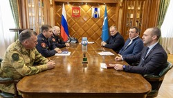 Валерий Лимаренко встретился с новым начальником Росгвардии по Сахалинской области