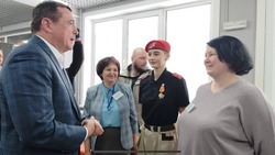 Губернатор Валерий Лимаренко посетил модернизированную школу № 6 в Холмске