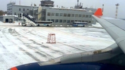 Около 400 пассажиров хабаровских рейсов застряли в аэропорту Южно-Сахалинска