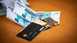 Жительница Сахалина устроила незаконный шоппинг на деньги знакомого