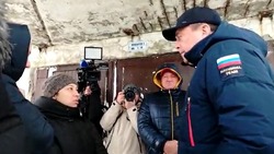 Жители Холмска поблагодарили губернатора за ремонт крыши в доме на улице Первомайской