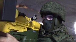 Военнослужащие и добровольцы на полигоне «Троицкий» начали осваивать тренажер ПЗРК