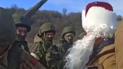 Дед Мороз передал подарки и письма военнослужащим Сахалина в зоне СВО