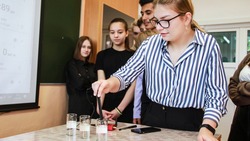 Школьники провели эксперименты на новом оборудовании в Корсакове