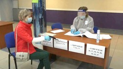 Счет посетивших избирательные участки в Корсаковском районе пошел на сотни