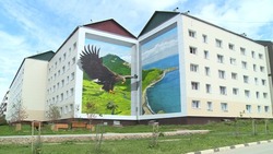Граффити и фигура оленя украсили обновленный сквер в Долинске