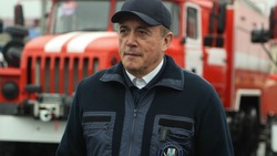 Губернатор Сахалинской области Лимаренко передал пожарным районным частям новую технику